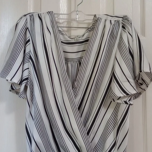 Blouse By Haute Monde - Picture 4 of 10